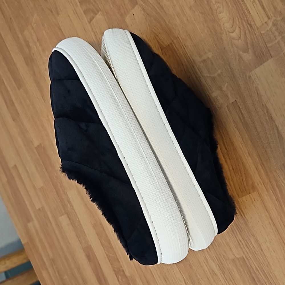 Slippers - Picture 3 of 11